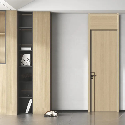 原木色通顶入户鞋柜：藏纳秩序与自然美学的居家开篇